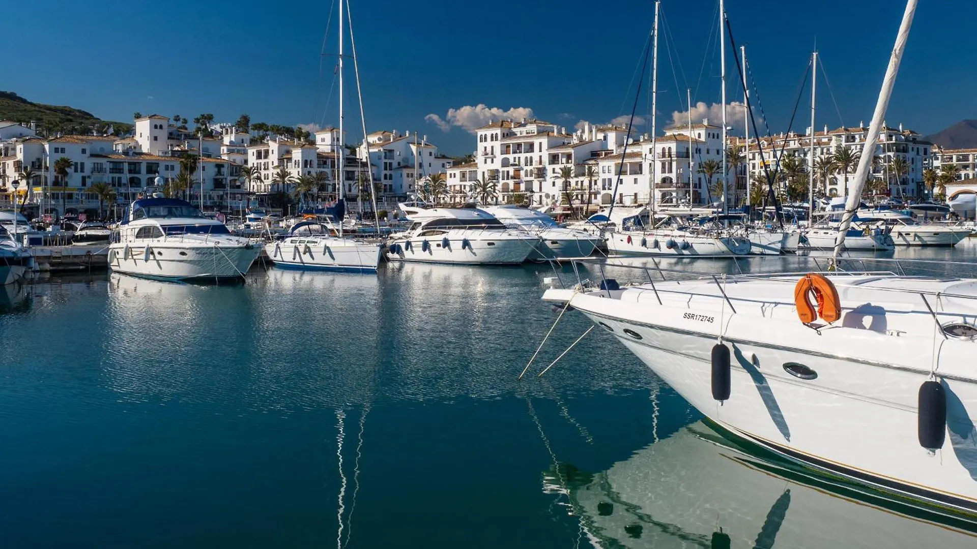 Via Celere 2331 Luxury Sea View Apartment Casares Spanien